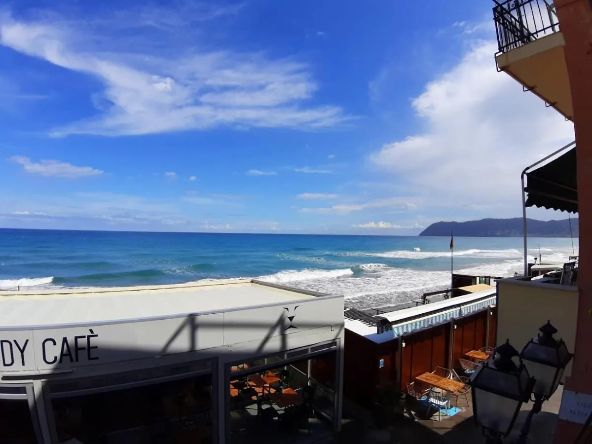 Appartamento Fronte Mare Con Terrazzo Zio Alassio