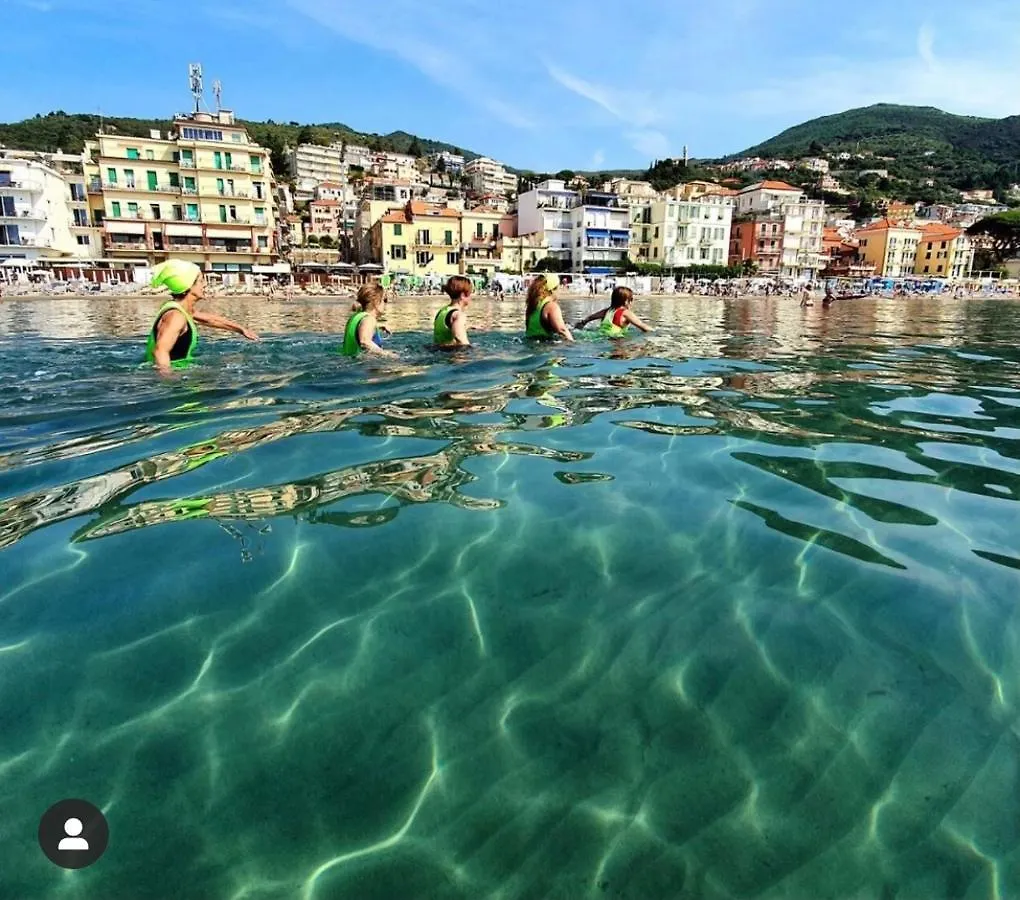 Appartamento Fronte Mare Con Terrazzo Zio Alassio 0*,
