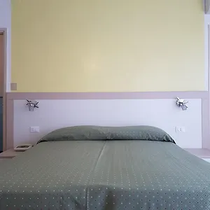 Отель Mignon 50 Mt Dalla E Dall'isola Pedonale, Алассио