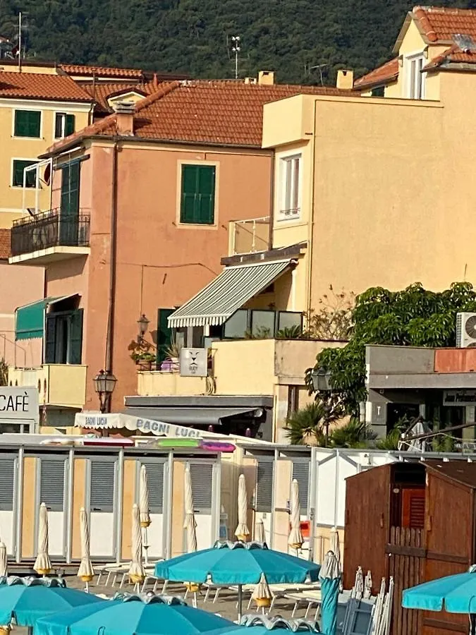 Appartamento Fronte Mare Con Terrazzo Zio Алассио