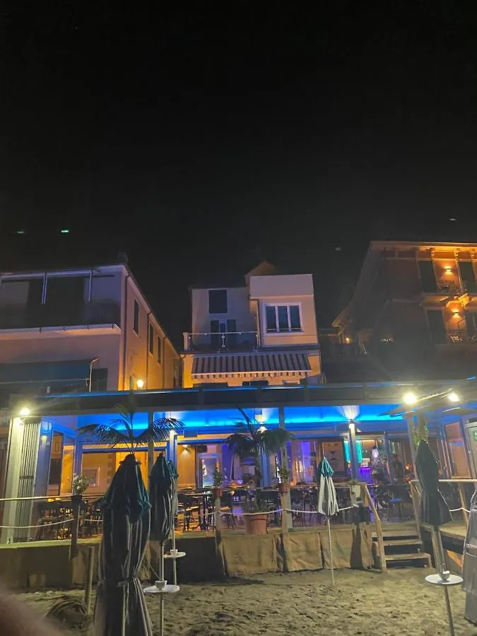 Appartamento Fronte Mare Con Terrazzo Zio Алассио Италия