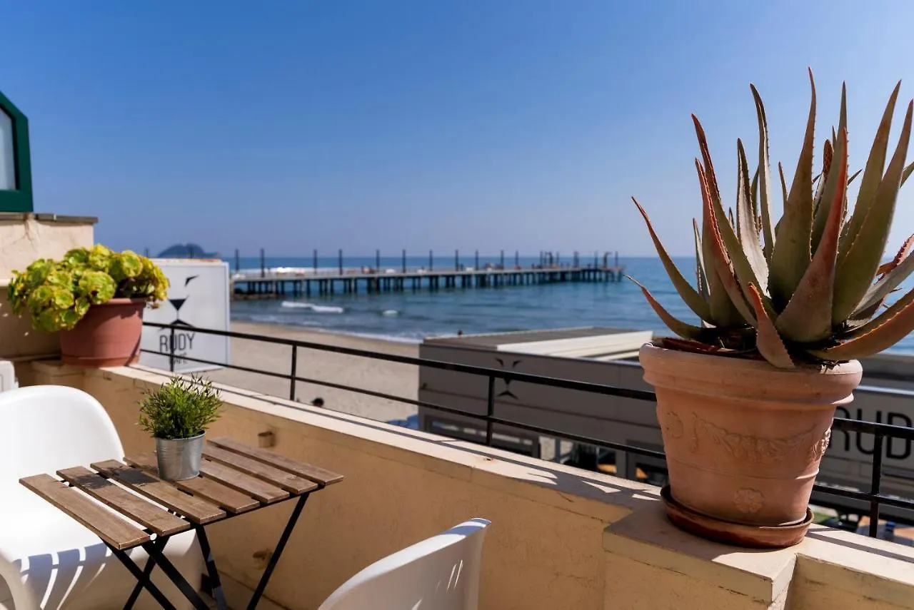 Appartamento Fronte Mare Con Terrazzo Zio Алассио